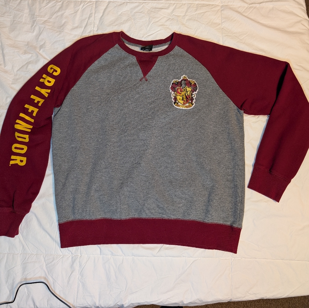 EUC Universal Studios Gryffindor Maroon and Gray Sweater 2XL